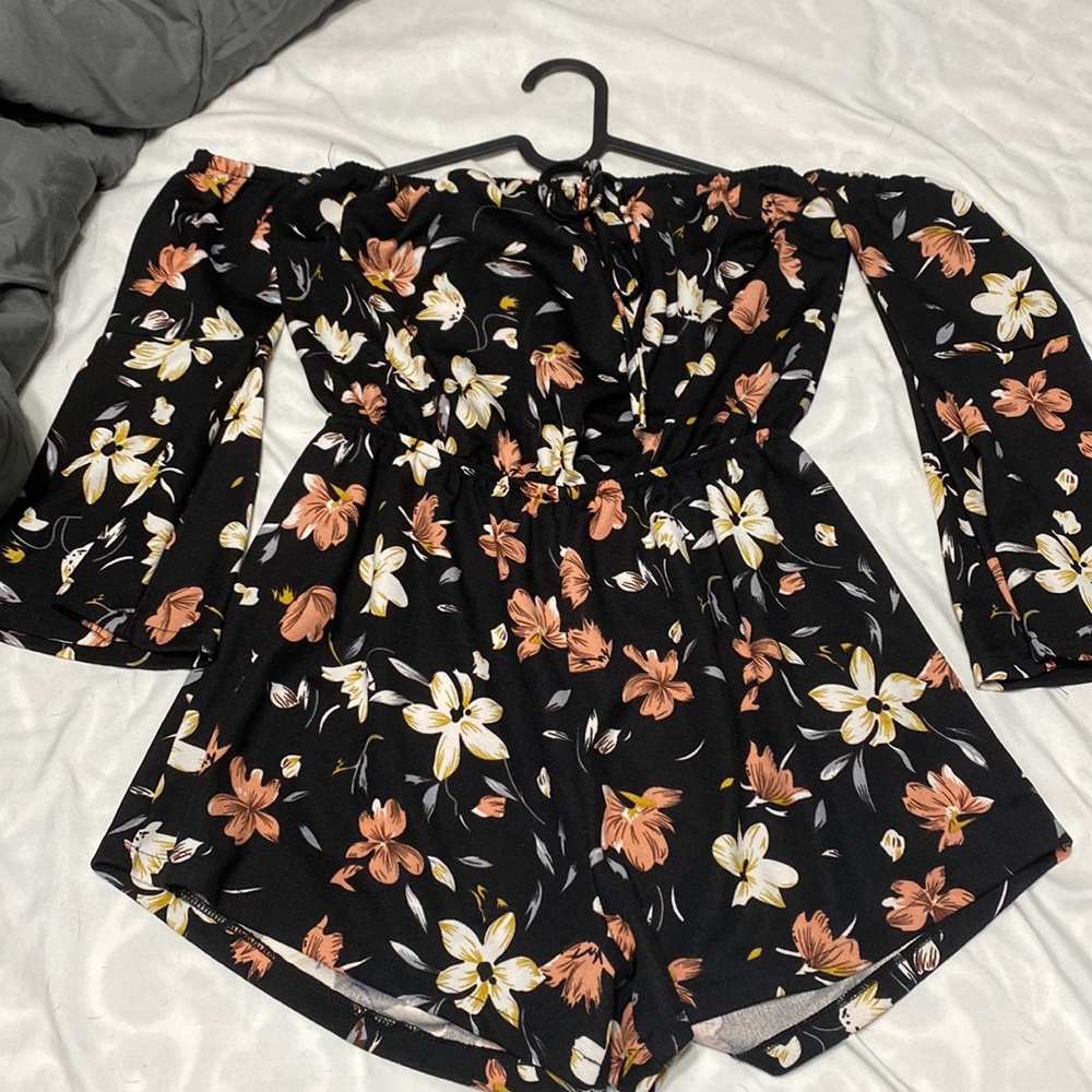 SHEIN VCAY Floral Print Knot Front Off The Shoulder Romper